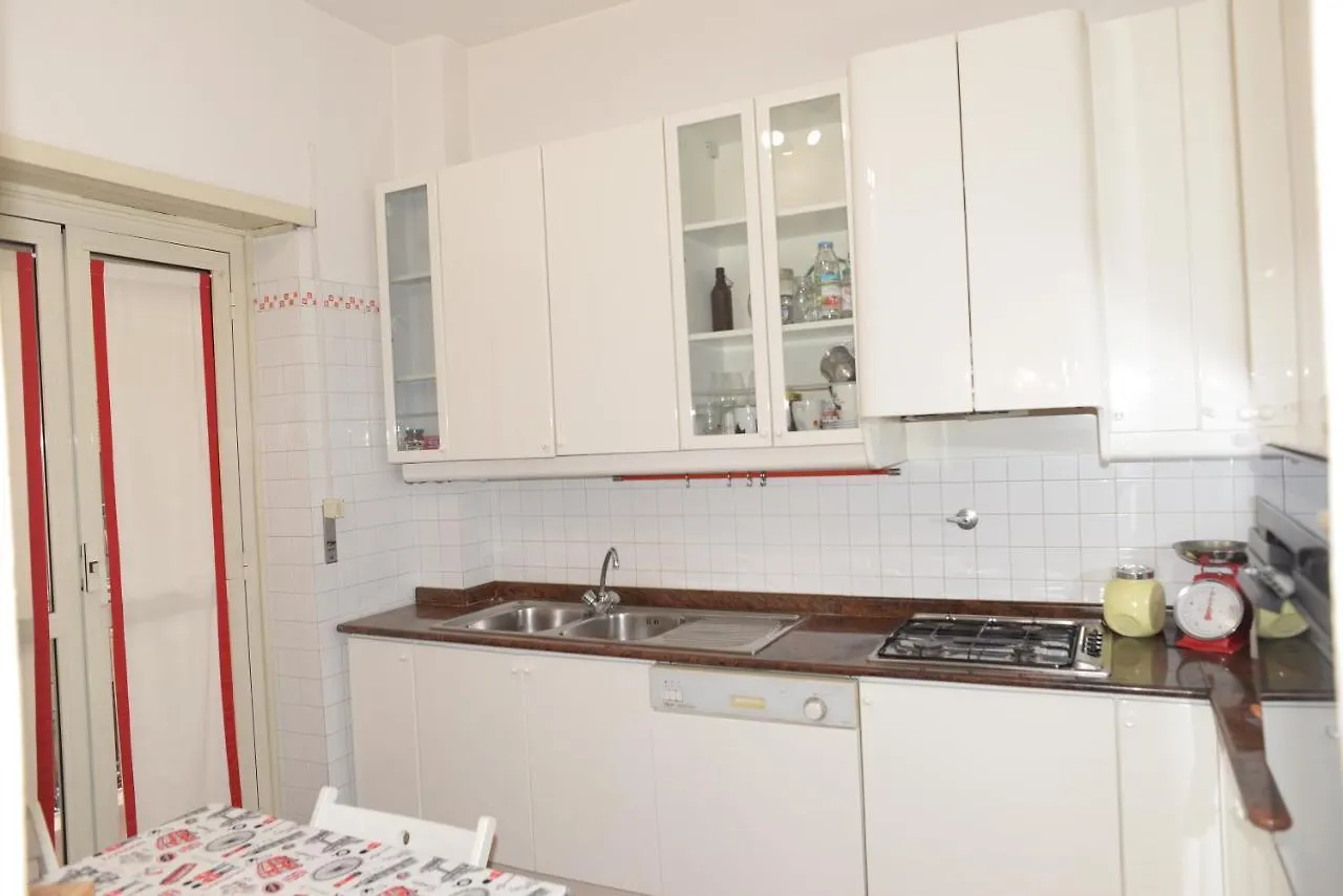 Guest house Room In Guest Room - Single Room In Cozy And Comfortable Apartment Rome Italy
