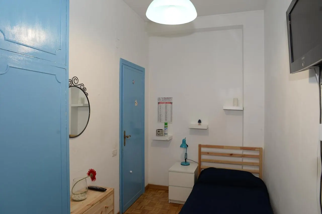 Room In Guest Room - Single Room In Cozy And Comfortable Apartment Rome