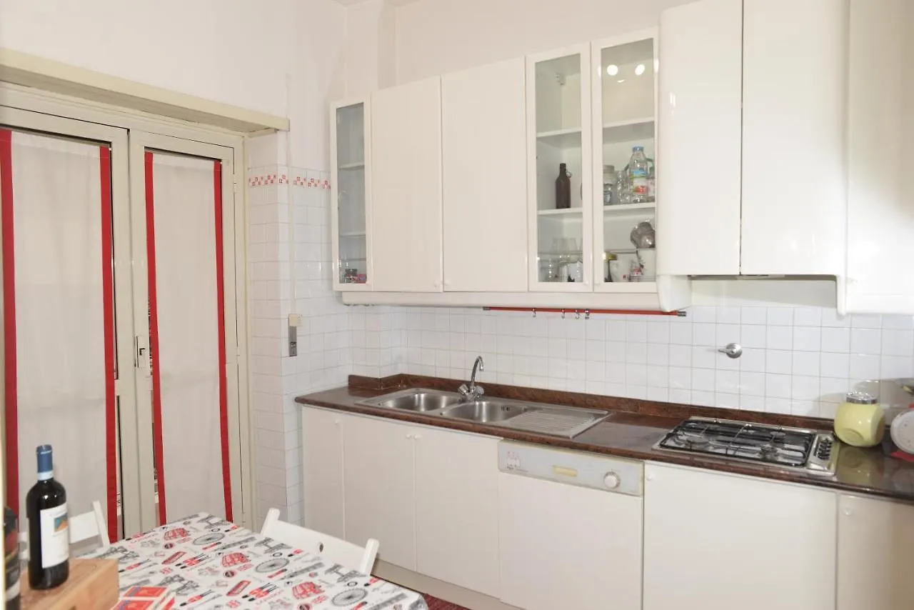 Room In Guest Room - Single Room In Cozy And Comfortable Apartment Rome Italy