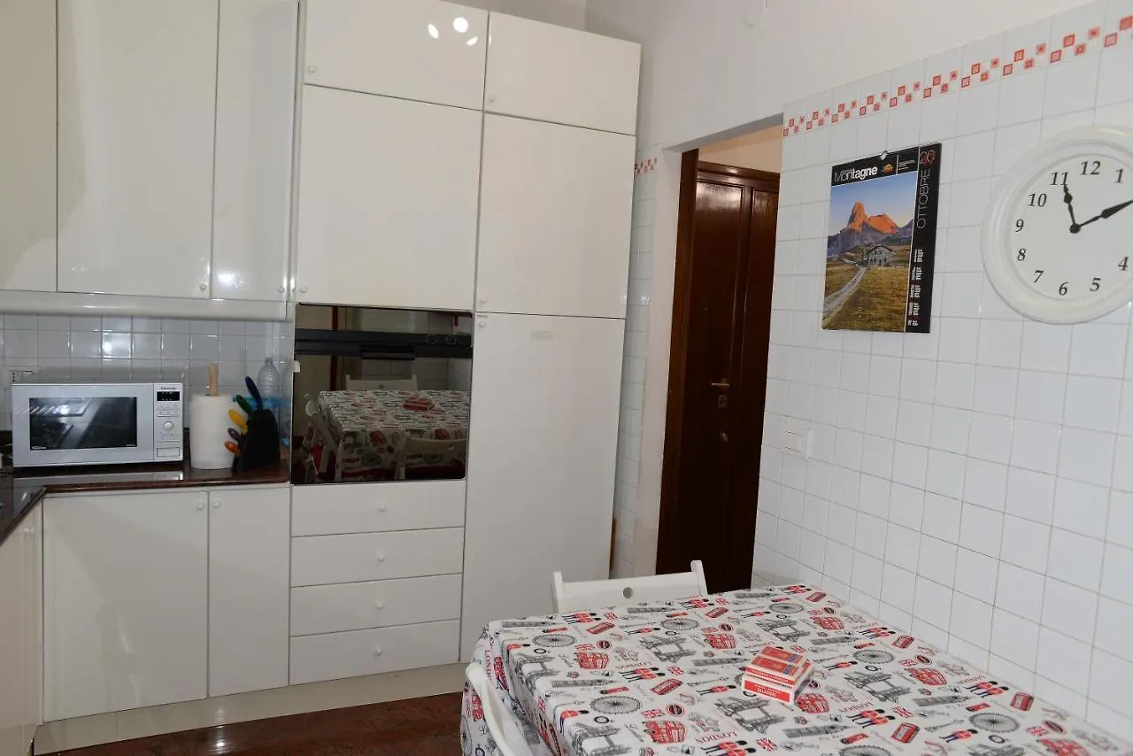 Room In Guest Room - Single Room In Cozy And Comfortable Apartment Rome