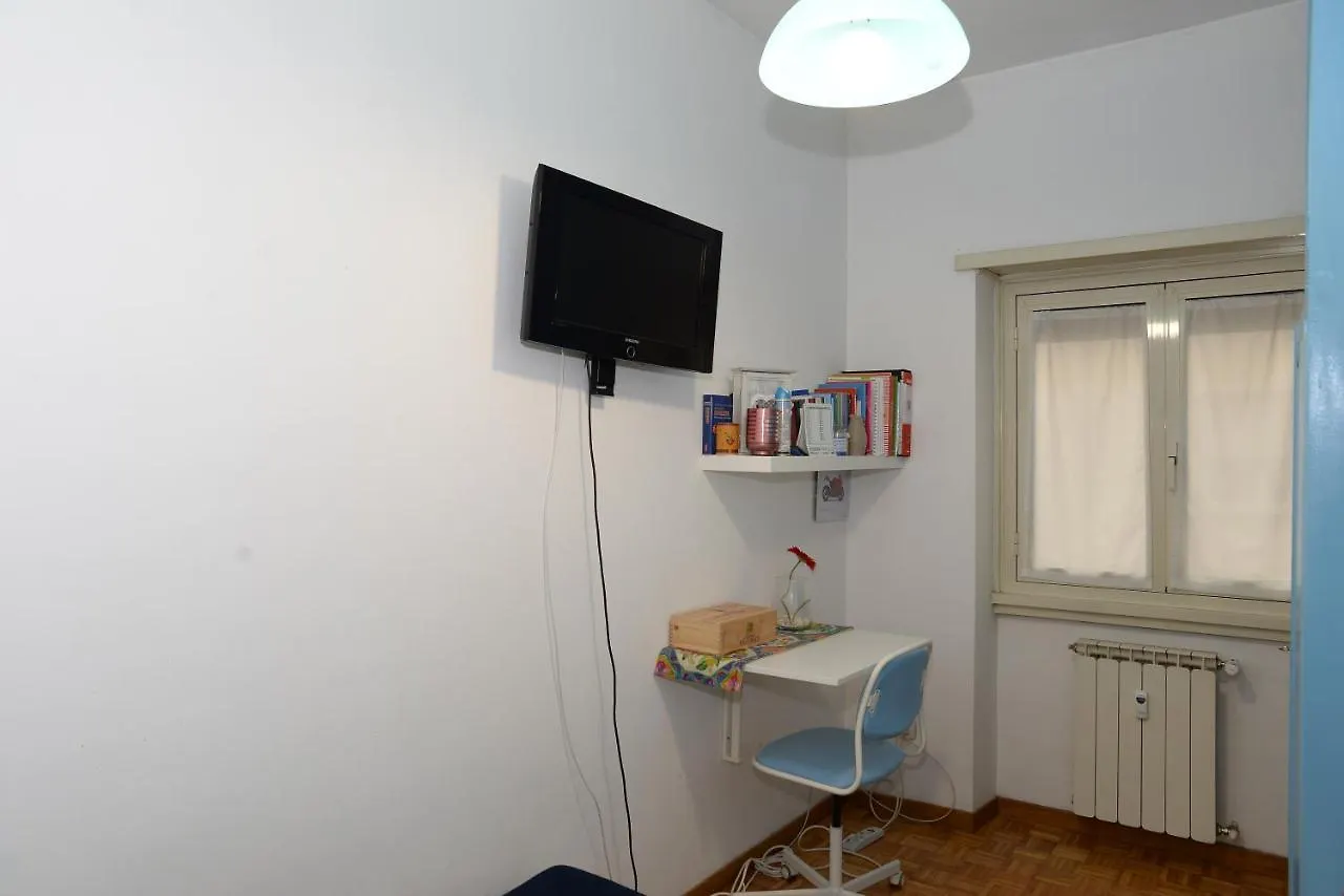 Room In Guest Room - Single Room In Cozy And Comfortable Apartment Rome Guest house