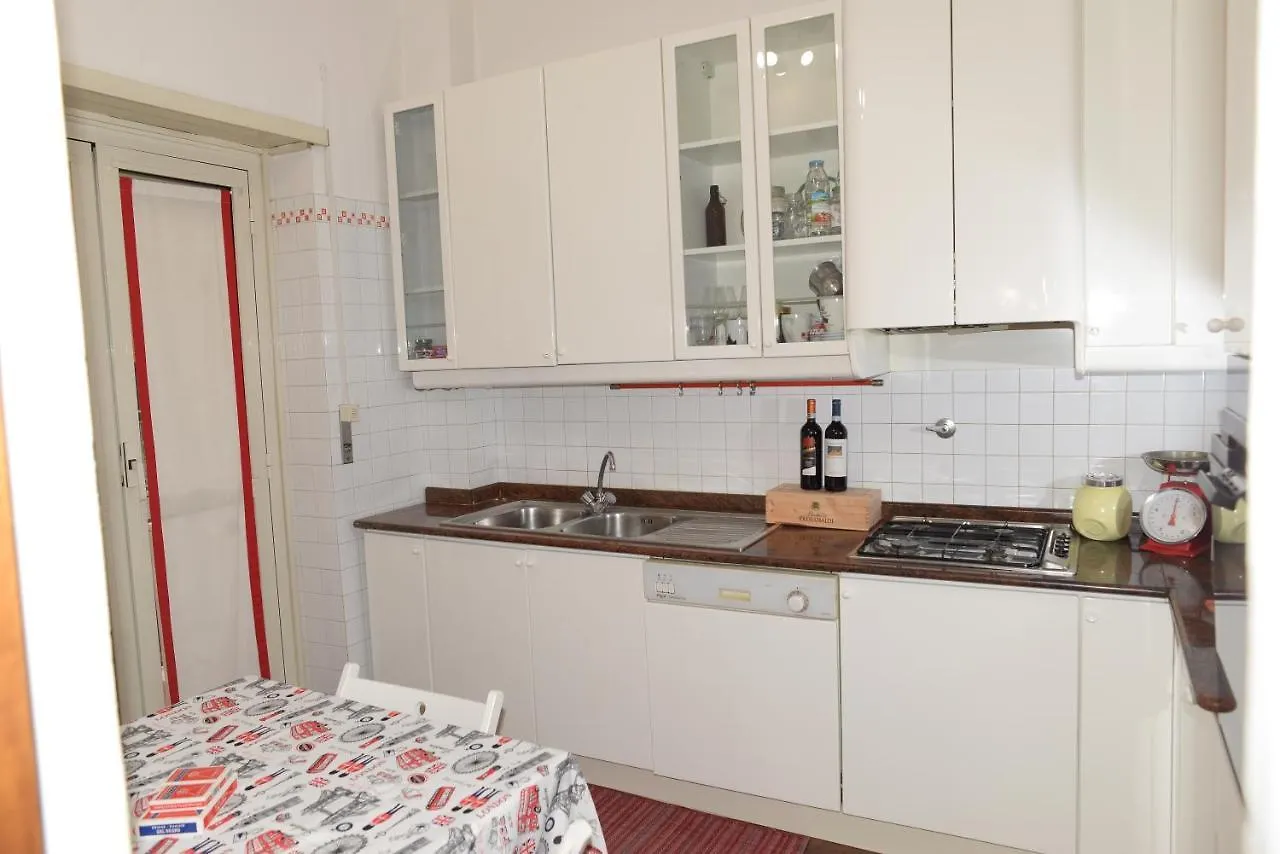Guest house Room In Guest Room - Single Room In Cozy And Comfortable Apartment Rome Italy
