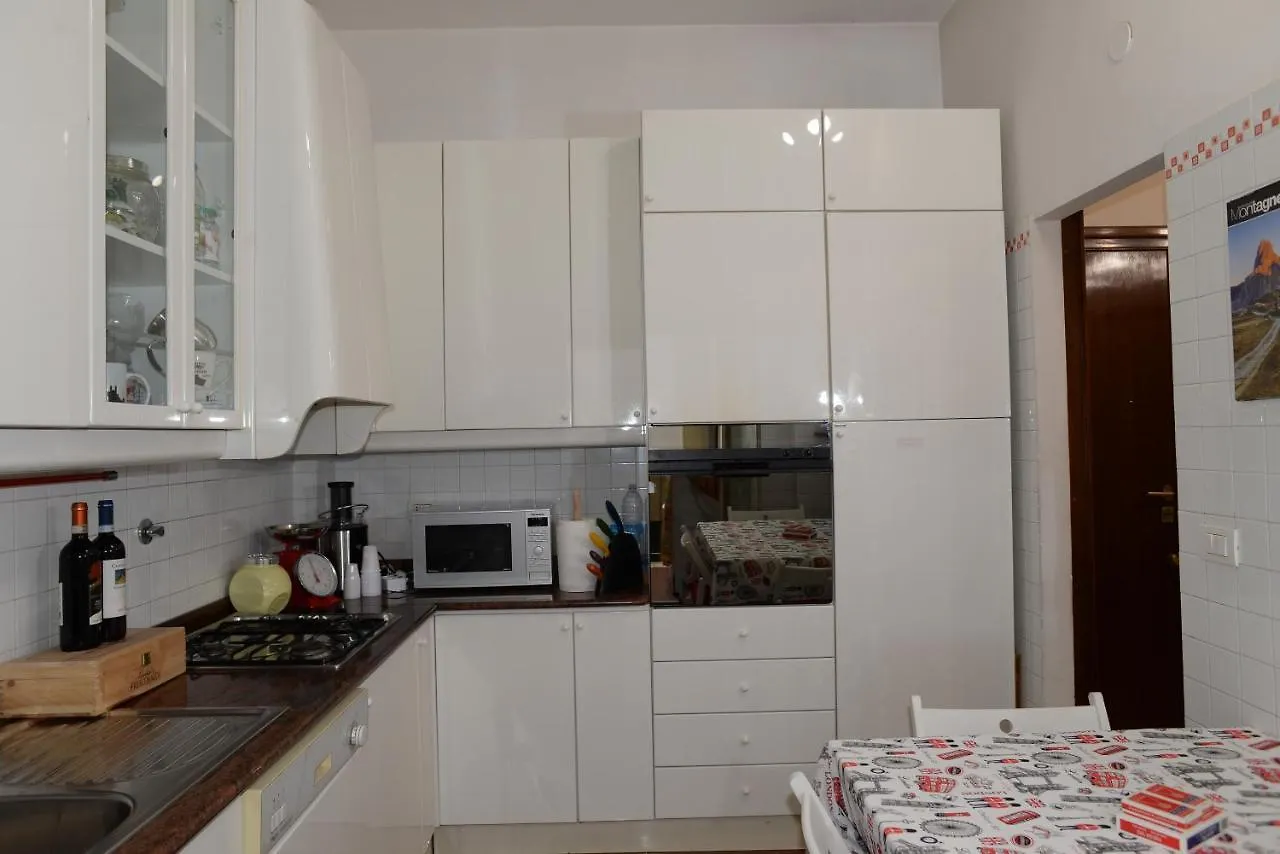 Room In Guest Room - Single Room In Cozy And Comfortable Apartment Rome 0*,
