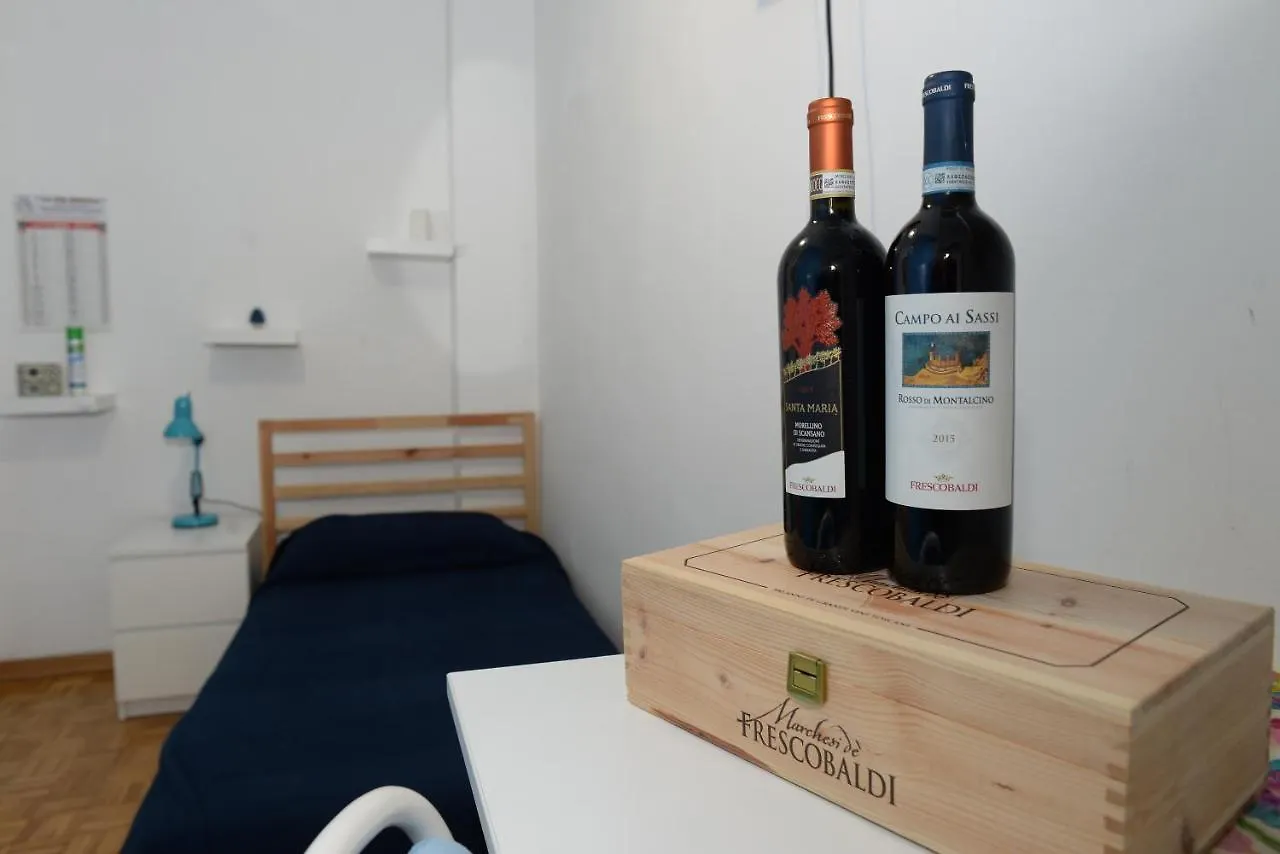 Room In Guest Room - Single Room In Cozy And Comfortable Apartment Roma Italia